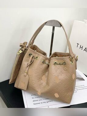 New women’s beige fashion shoulder bag